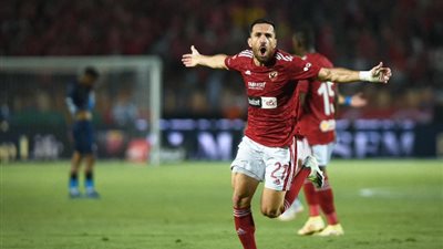 الأهلي يسعي لتخطي «العميد» في كلاسيكو العرب اليوم