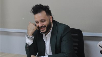 إيساف يطرح أغنيته  الجديدة «بحبك طبعًا» عبر يوتيوب