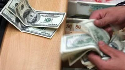 قرار من النيابة بحبس سائق ومالك محل بتهمة الإتجار في العملة الأجنبية