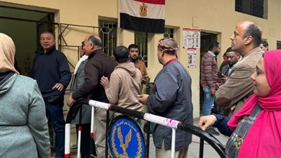 الشهامة والجدعنة.. مساعدات كبيرة من أهالي بولاق أبو العلا للناخبين