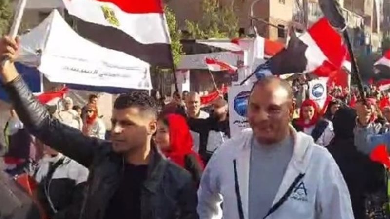 احتفالات الناخبين أمام اللجان الانتخابية