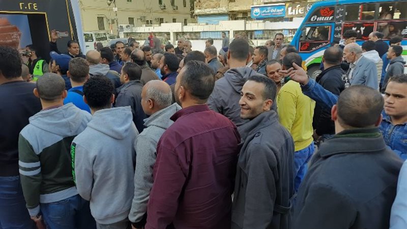 توافد الناخبين أمام اللجان الانتخابية