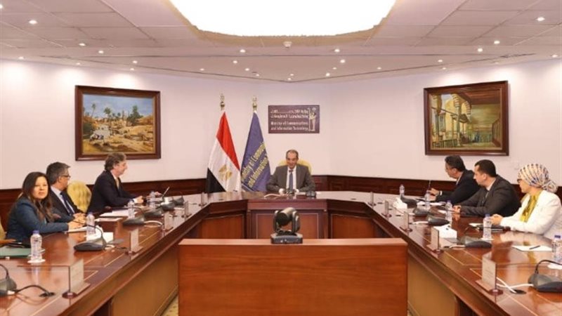 وزير الاتصالات وتكنولوجيا والممثل المقيم لبرنامج الأمم المت