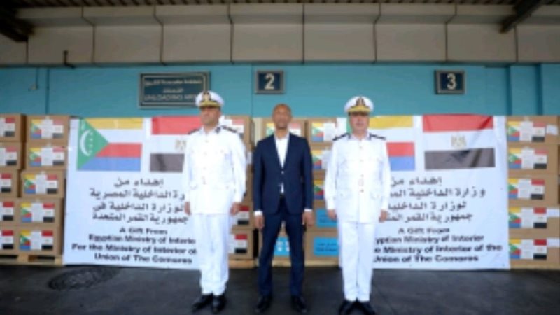 ارسال شحنات من الزى الشرطى لجمهورية القمر
