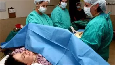سيدة تكتشف وفاة جنينها بعد 45 يوما من جراحة وهمية على يد طبيبة شهيرة بأكتوبر
