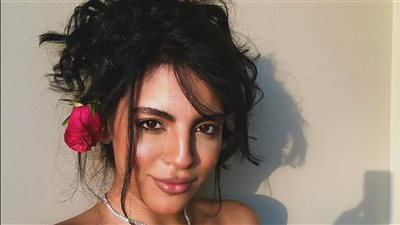 «شكلها اتجوزت طارق».. دنيا جمعة تتصدر تريند مواقع التواصل الاجتماعي