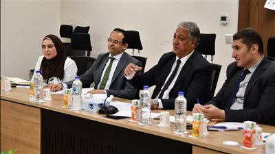 اجتماع بين «البترول» وكبار مسئولي البنك الأوروبي لخلق بيئة استثمارية جاذبة