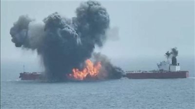 تعطل سفينة بعد تعرضها لهجوم  بـ5 قذائف صاروخية غرب الحديدة باليمن