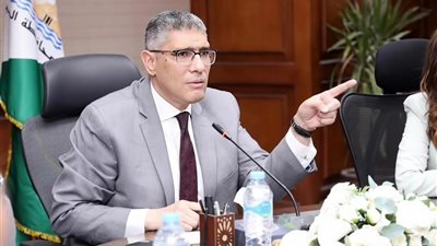 محافظ الجيزة يبحث مع 