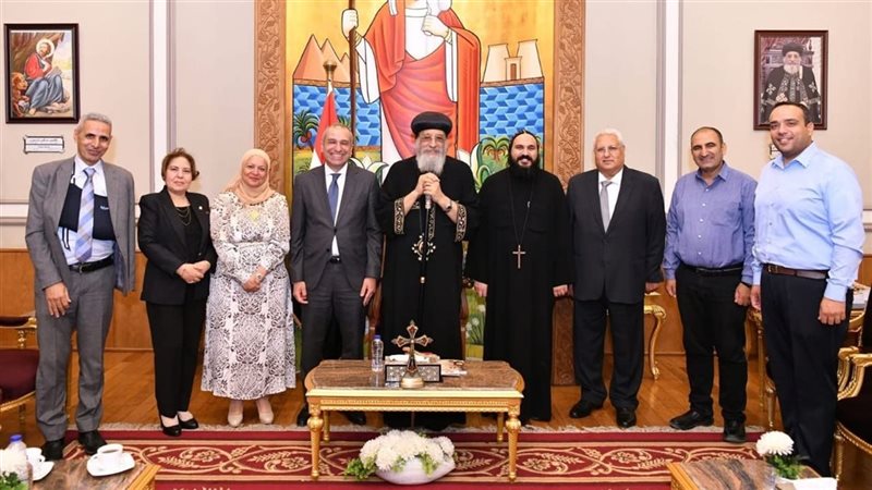 رئيس البنك الزراعي مع البابا تواضروس