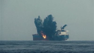 رسميا.. الحوثيون يعلنون استهداف السفينة 