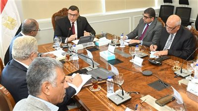 وزير الإسكان يتابع صيانة مياه الشرب والصرف الصحي بالمحافظات لتفادي الأعطال
