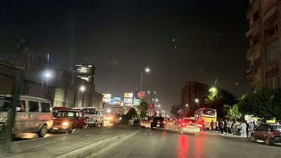 انتظام المرور بشارع رمسيس.. ومدير أمن القاهرة يصل موقع حريق السنترال