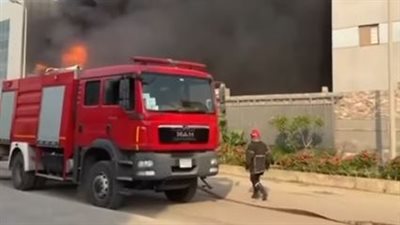الحماية المدنية تسيطر على حريق هائل داخل مصنع قطن بـ «الصف»
