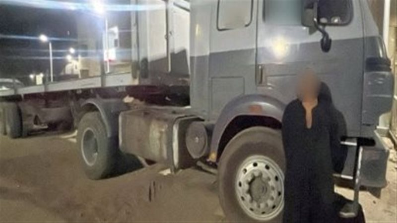 سائق السيارة عقب ضبطه 