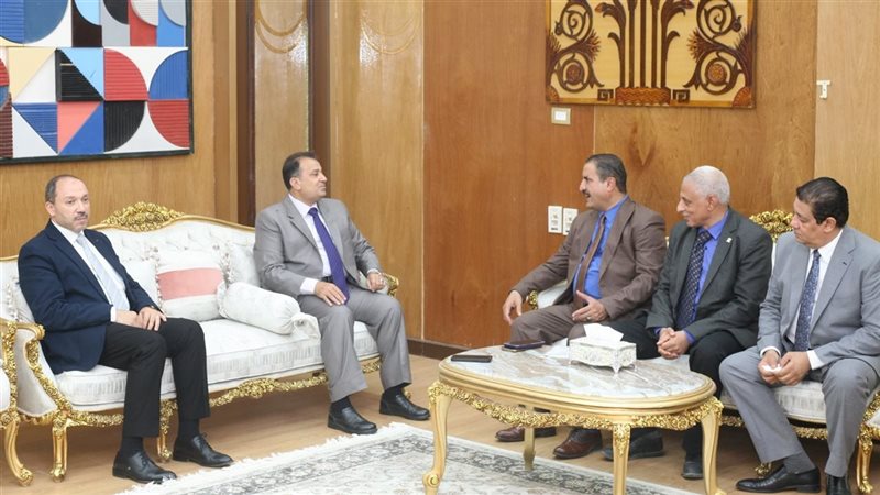 وفد البنك الزراعي في جامعة جنوب الوادي