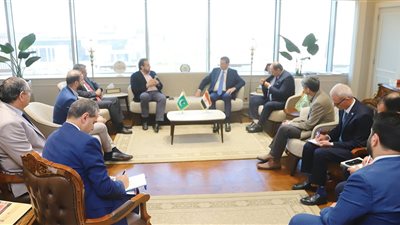 وزير الزراعة يبحث مع نظيره الباكستاني سبل التوسع في زراعة الأصناف المتميزة