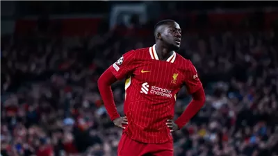 كوناتي يقترب من البقاء بأنفيلد: ليفربول يتحرك لتأمين دفاعه بعقد طويل الأمد