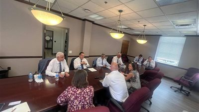 رئيس جامعة المنوفية يزور جامعة لويفيل الأمريكية لبحث سبل التعاون