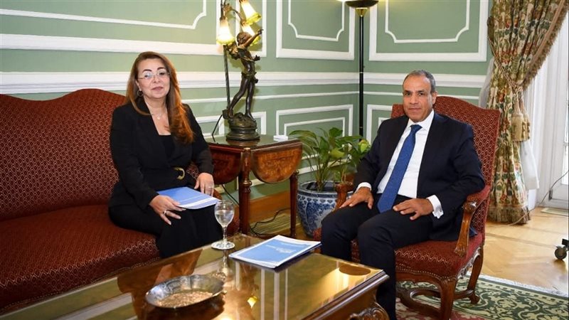 وزير الخارجية برفقة الدكتورة غادة والى