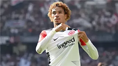 إيكيتيكي على أعتاب مزاملة محمد صلاح بالدوري الإنجليزي