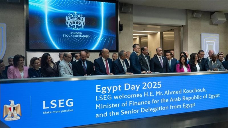 وزير المالية يقرع جرس بورصة لندن