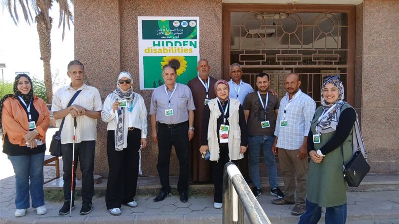 ذوي الاحتياجات الخاصة اثناء زيارتهم المتحف
