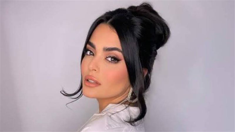 الفنانة أسماء جلال 