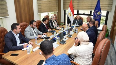 رئيس هيئة الدواء يبحث مع «جونسون آند جونسون» توسيع استثماراتها في مصر