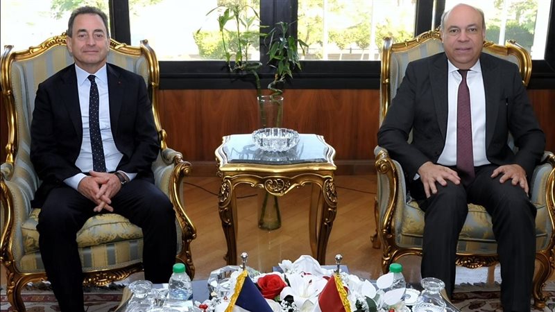 وزير الطيران وسفير فرنسا