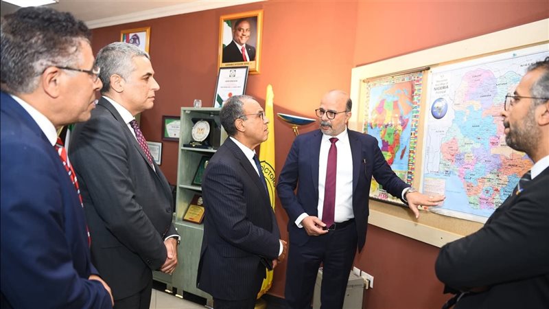 زيارة وزير الخارجية لمقر شركة المقاولون العرب في نيجيريا 