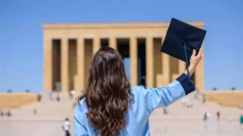 كيف تساعد إبنك في اختيار التخصص الجامعي المناسب؟