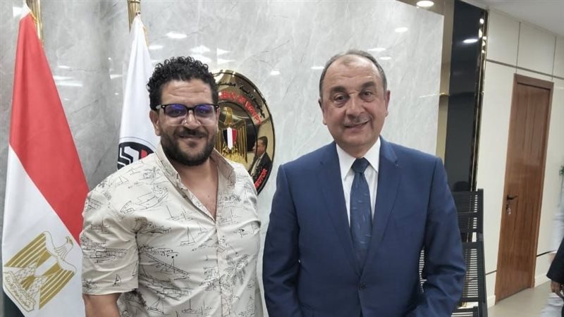 وزير قطاع الأعمال ومحرر الجمهور