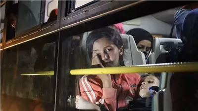 سوريا تُجلي الدفعة الرابعة من عائلات البدو المحتجزين في السويداء (فيديو)