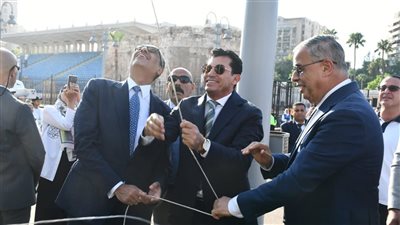  وزير الرياضة ومحافظ الإسكندرية يشهدان انطلاق شعلة اليوم الرياضي العربي الأول