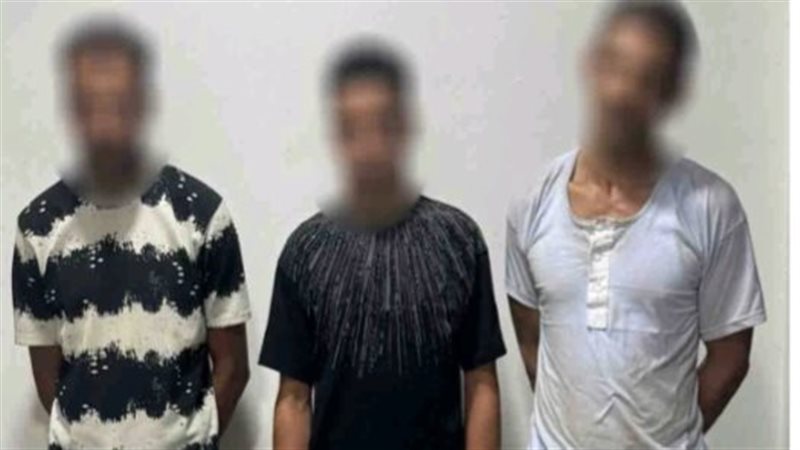 المتهمون عقب ضبطهم 
