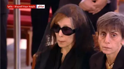 الحزن يسيطر على فيروز أثناء تشييع جنازة نجلها زياد الرحباني (صور)