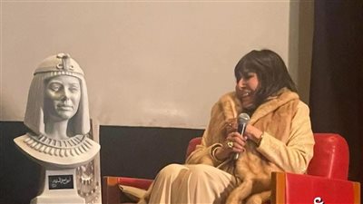«أرواح في المدينة» تُكرم لُبنى عبد العزيز وتحتفي بمسيرتها الطويلة