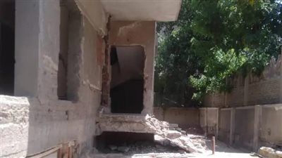 رئيس حي مصر الجديدة يتدخل لإيقاف أعمال مخالفة بالعقار 5-7 شارع بن بطوطه