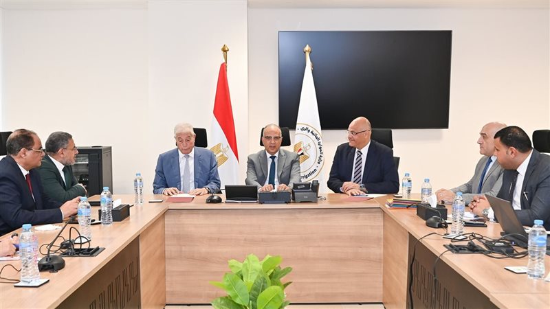 خلال الاجتماع 