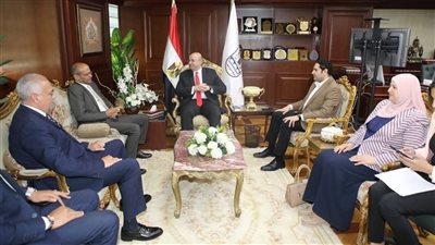 لنشر الثقافة المالية والاستثمارية.. محافظ بني سويف يلتقى رئيس مجلس إدارة البورصة
