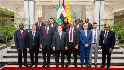 محافظ البنك المركزي يصطحب نظيره النيجيري في جولة بدار طباعة النقد
