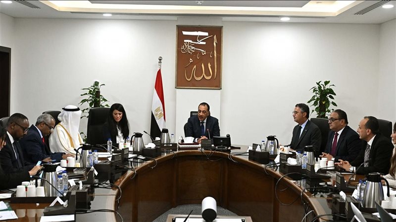 رئيس الوزراء ورئيس المؤسسة الإسلامية للتجارة