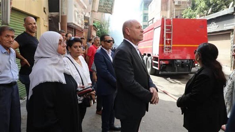 محافظ القاهرة يشرف على إخماد حريق بعقار في مصر الجديدة 