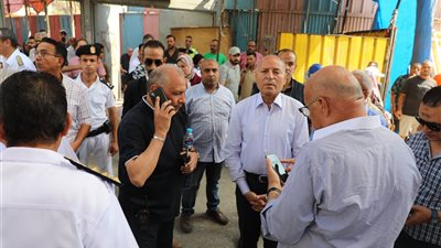 محافظ القاهرة يتابع أعمال نقل الباعة الجائلين بالأزبكية إلى جراج العتبة
