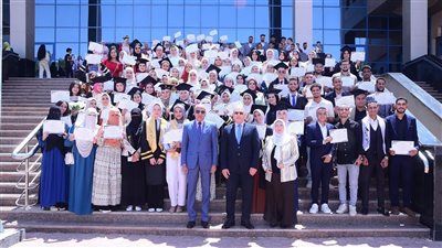 رئيس جامعة سوهاج يشهد تخريج ثاني دفعات «التربية النوعية»