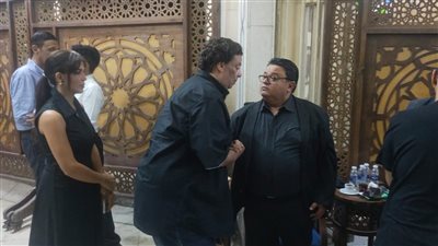 أبرزهم هنيدي ورياض.. خالد جلال يستقبل عزاء شقيقه بالحامدية الشاذلية (صور)