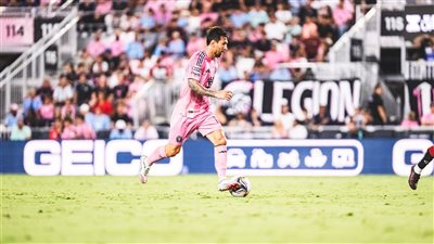 ميسي يقود إنتر ميامي لفوز درامي على أطلس في افتتاح كأس الدوريات