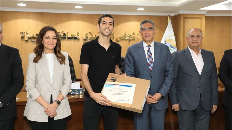 محافظ الجيزة يكرم الأوائل