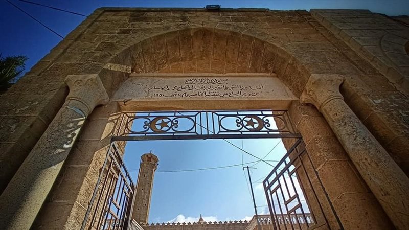 استهداف مئذنة مسجد أبو سليم وسط مدينة دير البلح